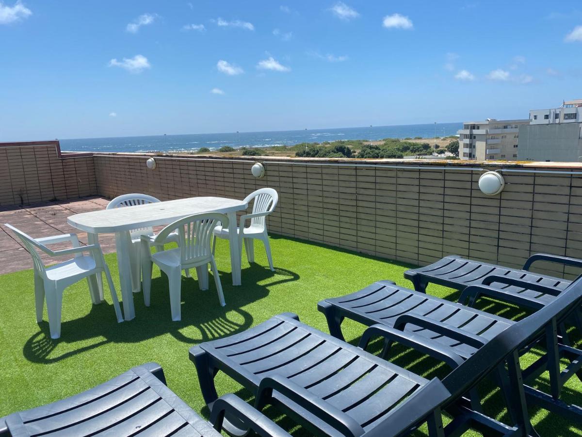 Beach Front With Rooftop 孔迪镇 外观 照片
