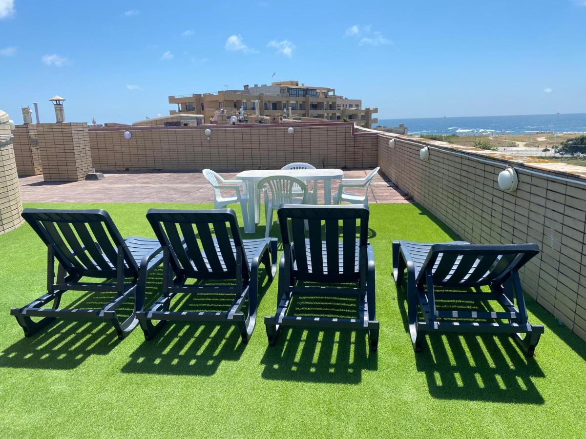 Beach Front With Rooftop 孔迪镇 外观 照片
