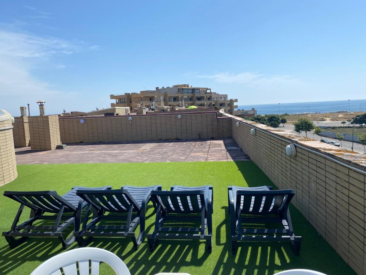 Beach Front With Rooftop 孔迪镇 外观 照片